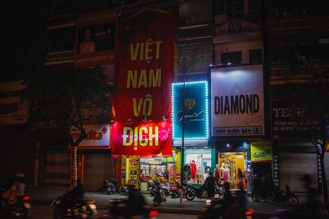 Cổ động viên ngồi xe lăn, truyền máu vẫn cuồng nhiệt cổ vũ U23 Việt Nam - ảnh 70