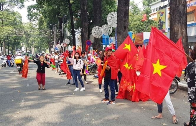 Cổ động viên ngồi xe lăn, truyền máu vẫn cuồng nhiệt cổ vũ U23 Việt Nam - ảnh 80