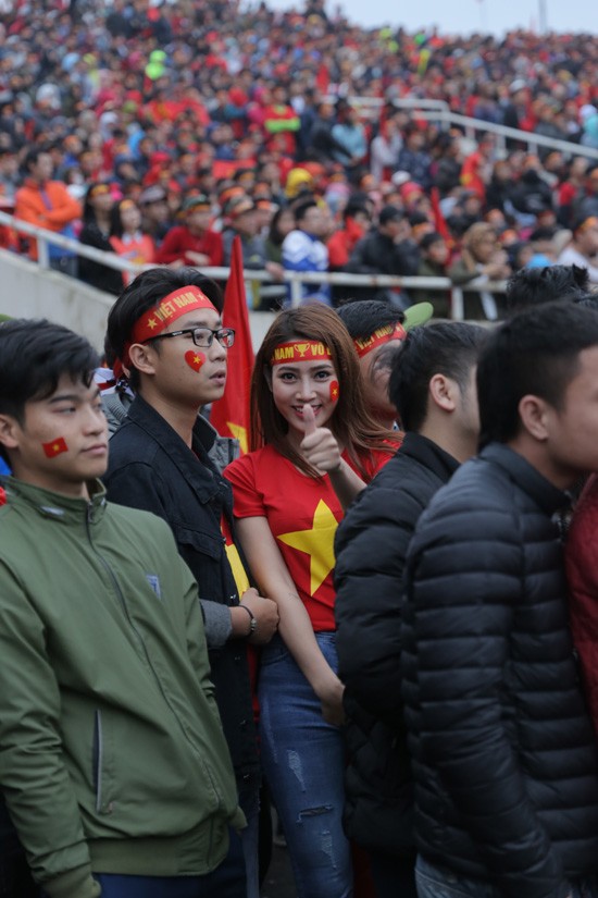 Trung ruồi, Minh tít 'khóc, cười' hết mình với U23 Việt Nam - ảnh 3