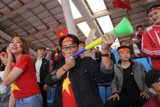 Trung ruồi, Minh tít 'khóc, cười' hết mình với U23 Việt Nam - ảnh 4