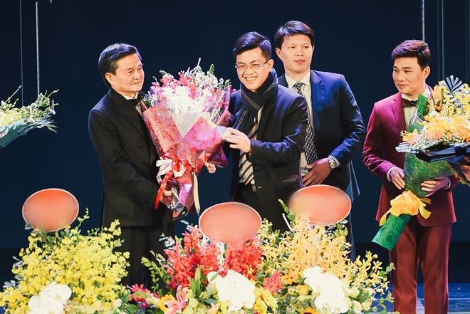 Tại sao Tùng Dương bỏ hát trong Gala U23 Việt Nam? - ảnh 1