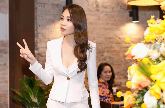 Giữa ồn ào trục trặc với Cường Đô la, Đàm Thu Trang vẫn mặc táo bạo - ảnh 2