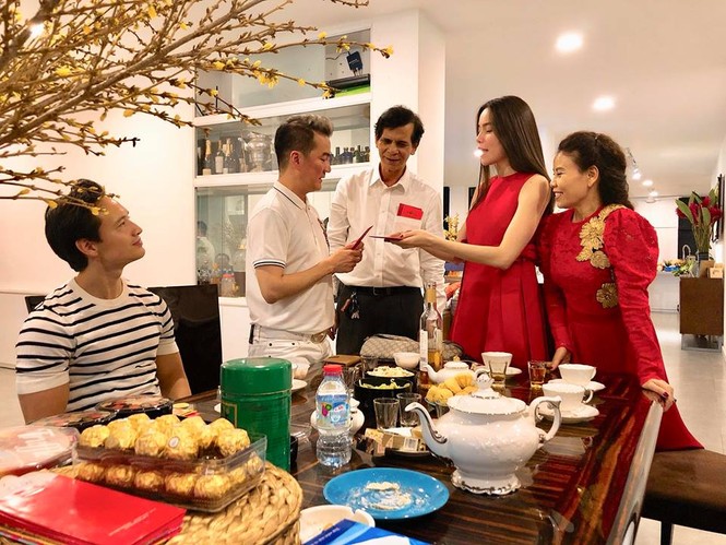 Kim Lý đón năm mới ngay tại nhà Hồ Ngọc Hà - ảnh 4