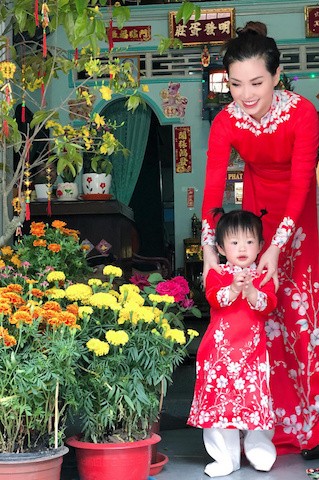 Các hoa hậu, á hậu cùng loạt sao Việt rạng rỡ đón Tết bên chồng - ảnh 8
