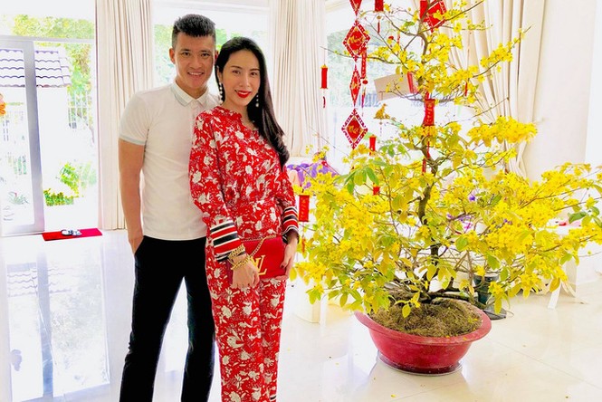 Các hoa hậu, á hậu cùng loạt sao Việt rạng rỡ đón Tết bên chồng - ảnh 7