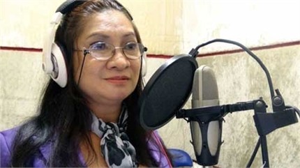 Ít ai biết nữ ‘phù thuỷ lồng tiếng’ phim là vợ tài tử Công Hậu một thời - ảnh 1