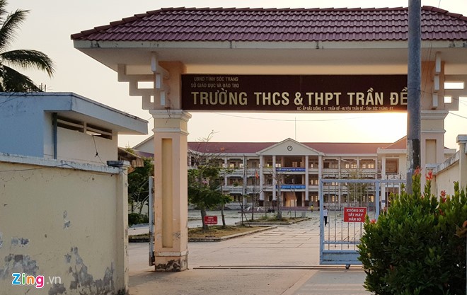 Cô chủ nhiệm giải thích vụ 42 học sinh đứng nhiều giờ ngoài hành lang - ảnh 1