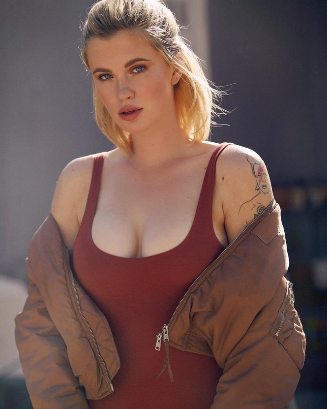 Ireland Baldwin diện nội y nóng bỏng, khoe hình xăm 'chất lừ' - ảnh 2