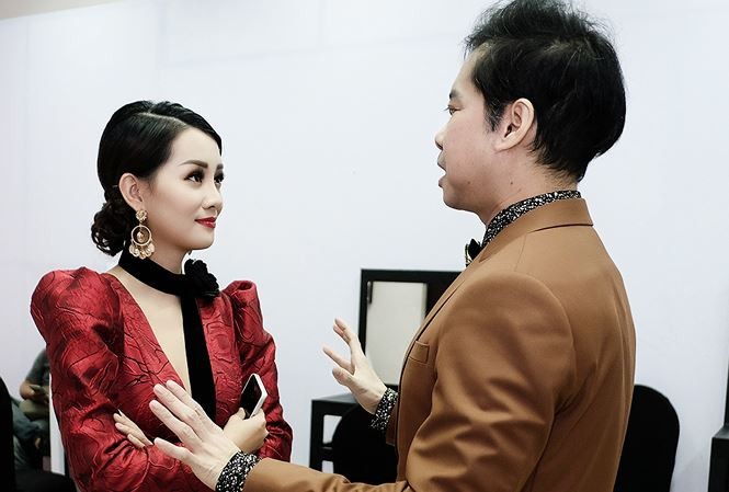 Showbiz 13/4: Nữ ca sĩ mang bầu 6 tháng bị bắn chết tại tiệc cưới - ảnh 1