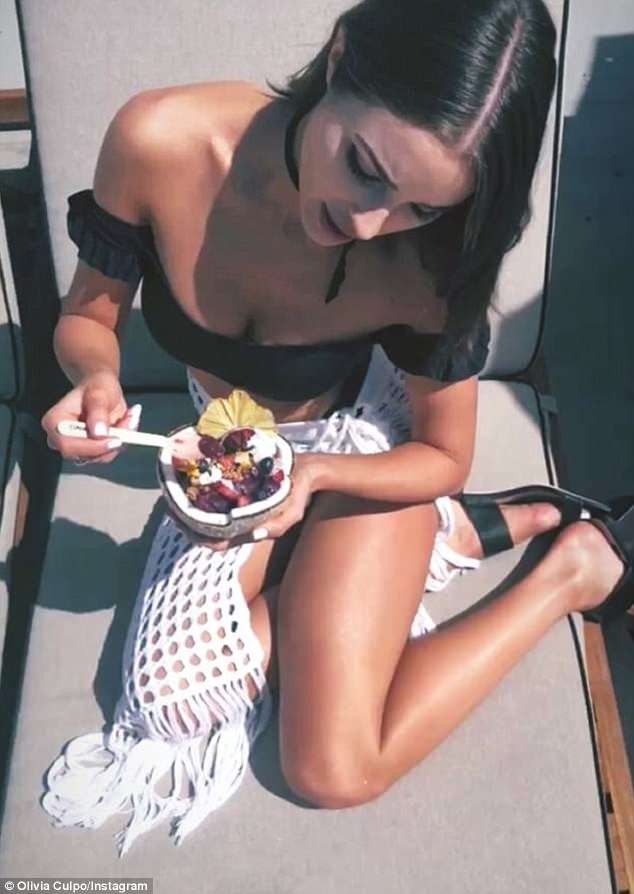 Olivia Culpo: Quý cô có sở thích 'khoe thân' táo bạo - ảnh 4
