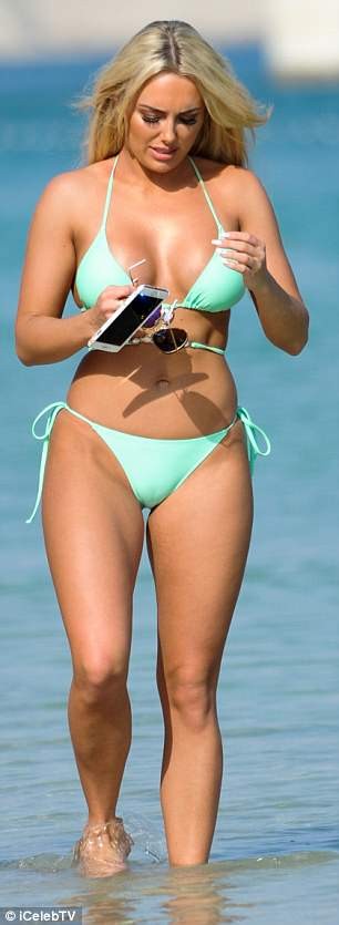 Amber Turner lại 'thiêu đốt' ánh nhìn với bikini nóng từng cm - ảnh 3