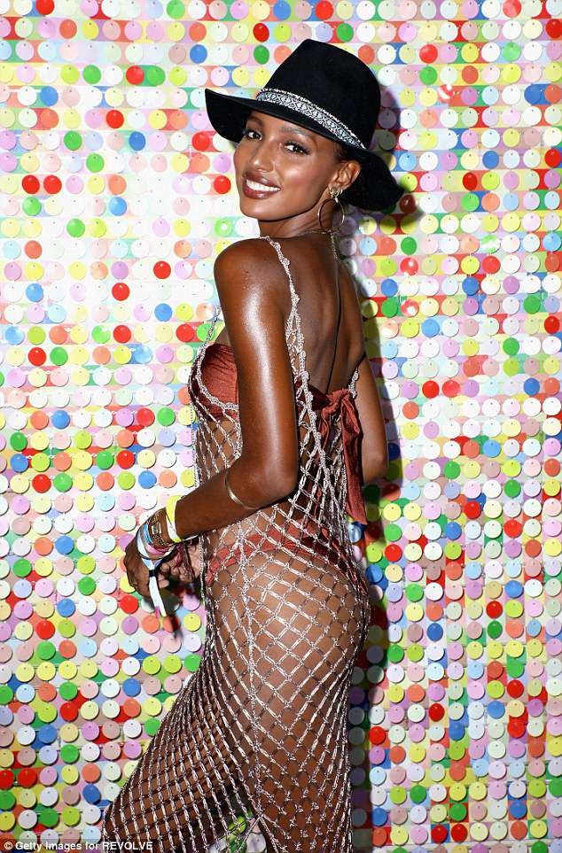 Thiên thần da màu Jasmine Tookes siêu quyến rũ với váy lưới khoe nội y - ảnh 2