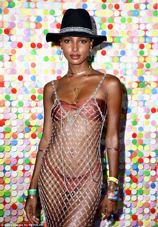 Thiên thần da màu Jasmine Tookes siêu quyến rũ với váy lưới khoe nội y - ảnh 3