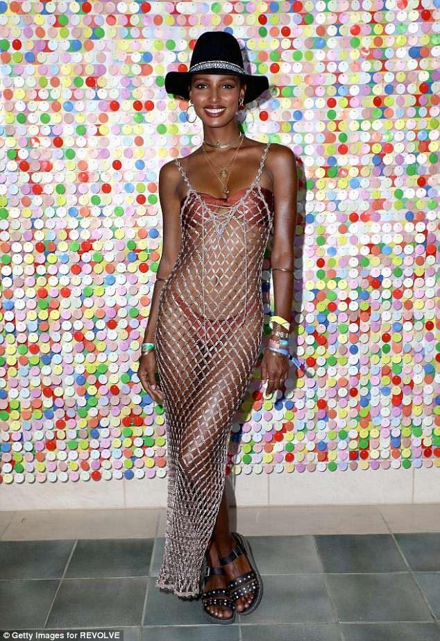 Thiên thần da màu Jasmine Tookes siêu quyến rũ với váy lưới khoe nội y - ảnh 5