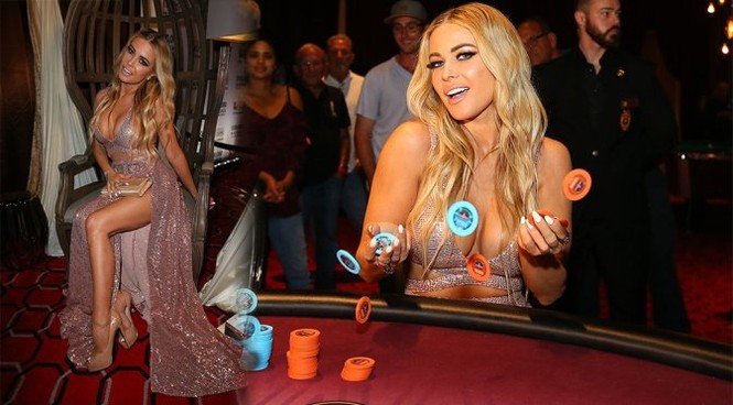 Siêu mẫu Playboy đình đám Carmen Electra diện đầm cắt xẻ hút mắt - ảnh 9