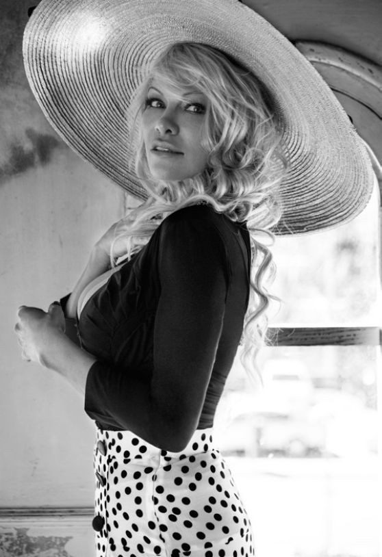 'Bom sex' Pamela Anderson cuốn hút đầy mê hoặc - ảnh 2