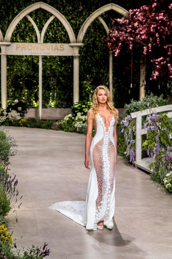 Romee Strijd gợi cảm hết nấc với đầm xuyên thấu tuyệt sắc - ảnh 5