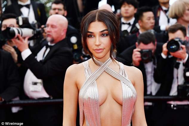 Chân dài 9x Chantel Jeffries đẹp sexy nổi bật trên thảm đỏ Cannes - ảnh 3