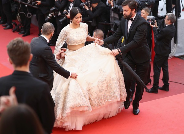 Kiều nữ Ấn Độ lộng lẫy nổi bật, hút 'rừng' ống kính tại Cannes - ảnh 5