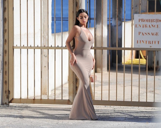 Thân hình bốc lửa của mẫu nội y Demi Rose khiến quý ông khao khát - ảnh 8