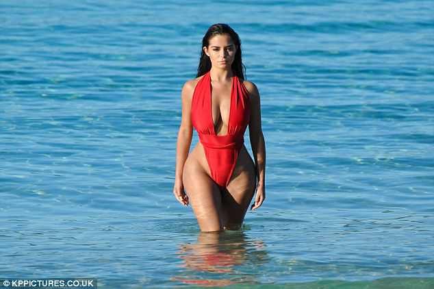 Demi Rose lại khoe đường cong sexy 'nghẹt thở' - ảnh 4