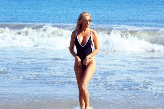 Siêu mẫu đình đám Brazil khoe 3 vòng sexy hết nấc - ảnh 2