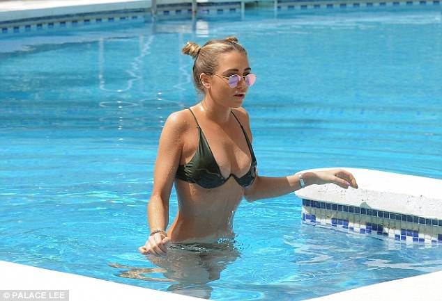 Khó rời mắt khỏi đường cong 'sexy từng centimet' của Georgia Harrison - ảnh 1
