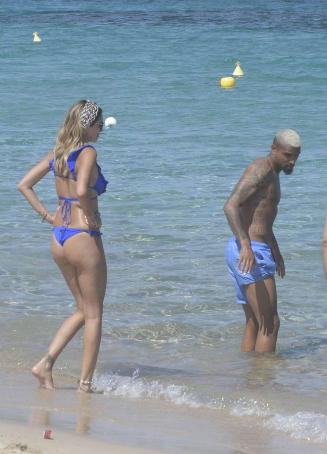 Mỹ nhân nóng bỏng hàng đầu nước Ý 'giải nhiệt' nắng hè với bikini - ảnh 1