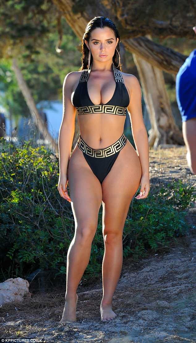 Mê mẩn ngắm đường cong 'nảy lửa' của Demi Rose - ảnh 1