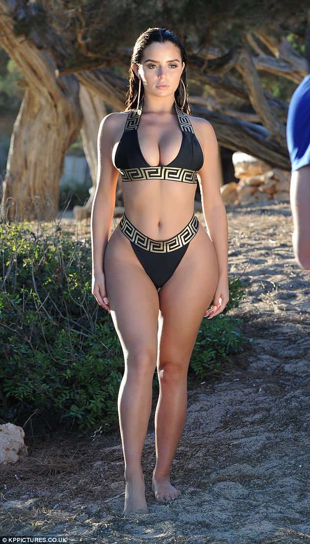 Mê mẩn ngắm đường cong 'nảy lửa' của Demi Rose - ảnh 9