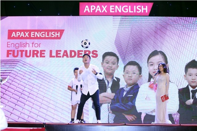 Lương Xuân Trường, Đức Phúc 'truyền lửa' ở lễ tốt nghiệp Apax English - ảnh 1