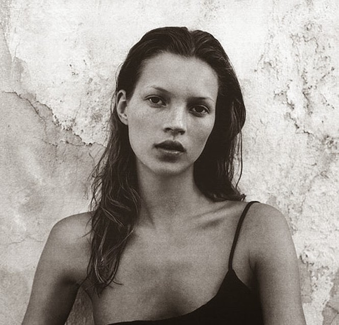 Kate Moss nóng bỏng và quyến rũ ở tuổi 44 - ảnh 4