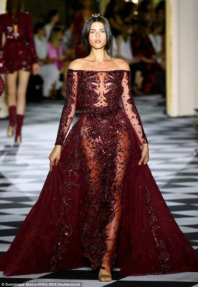 Các thiên thần nội y váy ren xuyên thấu, quyến rũ trên sàn catwalk - ảnh 4