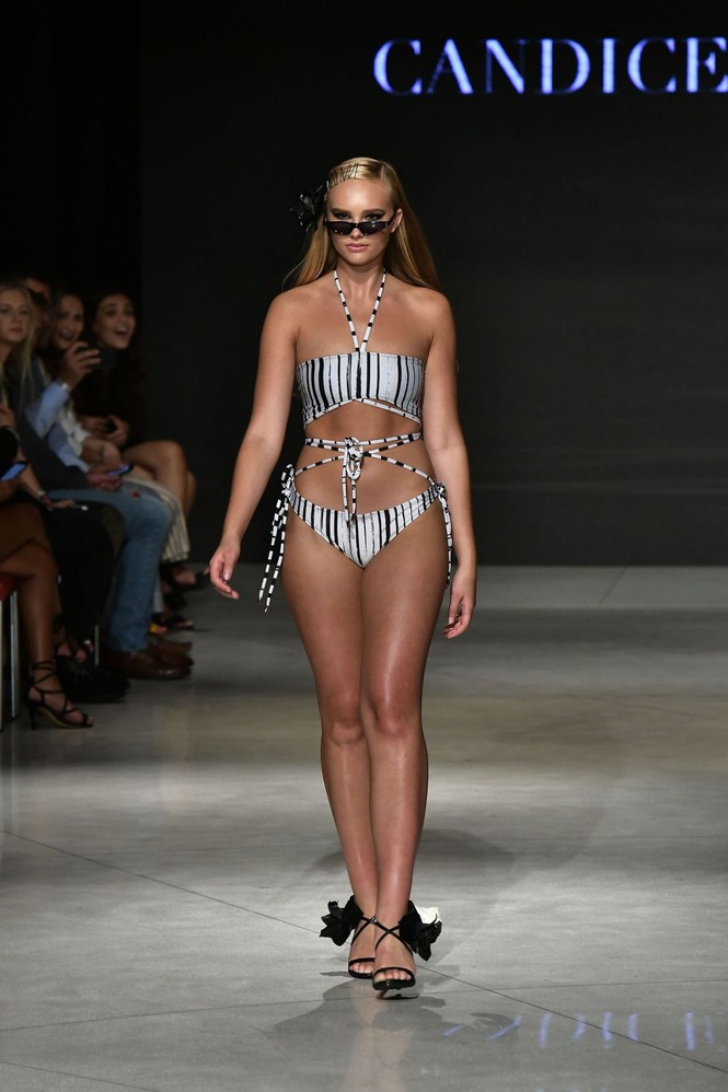 Dàn mẫu Hollywood khoe body gợi cảm 'từng cm' với áo tắm - ảnh 1