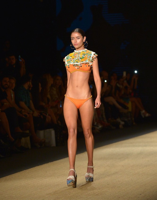 Ngất ngây ngắm các siêu mẫu khoe body gợi cảm với bikini - ảnh 5