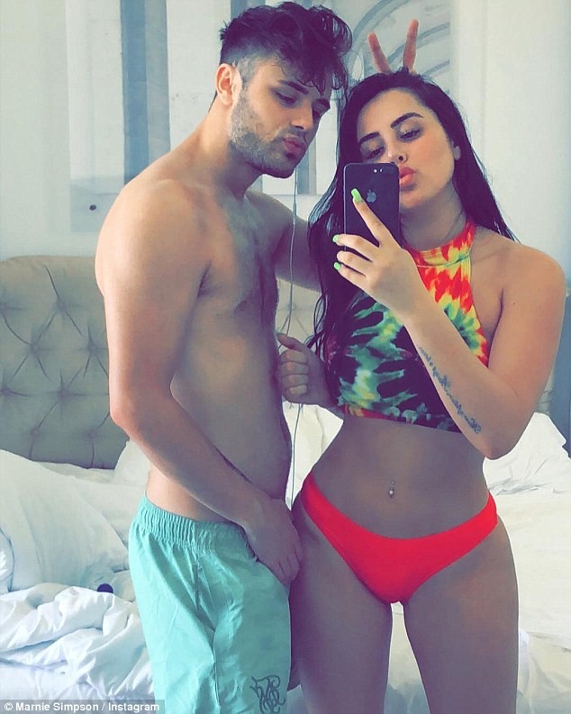 Vóc dáng đồng hồ cát của Marnie Simpson 'đổ gục' mọi ánh nhìn - ảnh 6