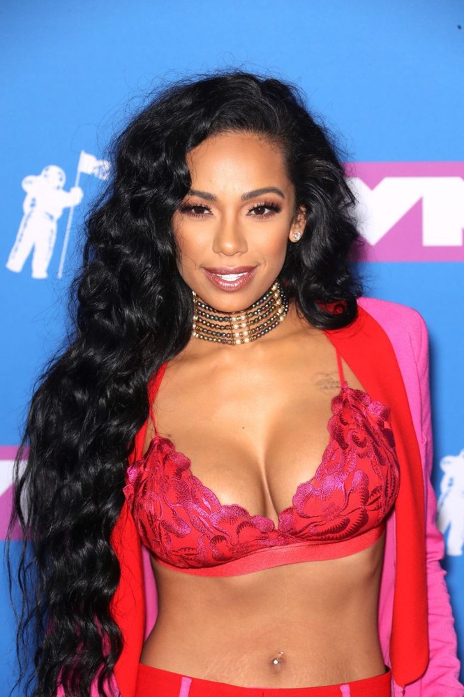 Erica Mena khoe đường cong 'nghẹt thở' với nội y - ảnh 4
