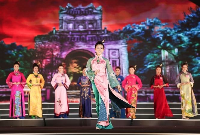 Công bố top 3 Người đẹp Thời trang và Người đẹp Tài năng - ảnh 17