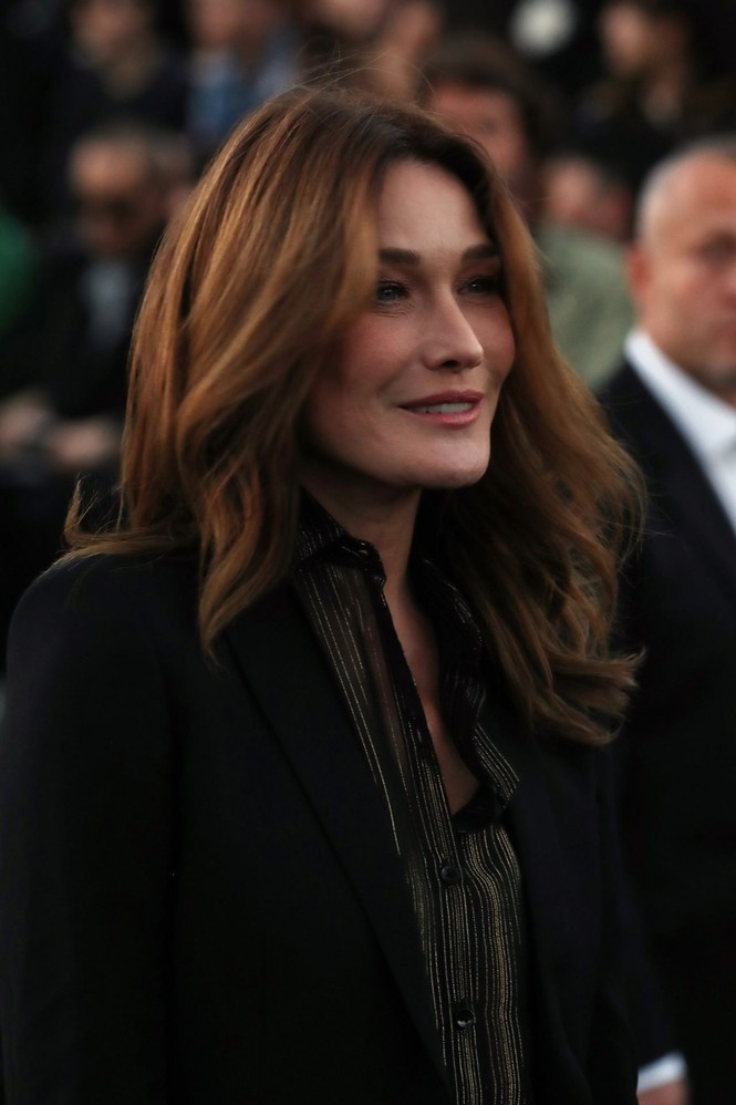Vóc dáng siêu mẫu của cựu đệ nhất phu nhân Pháp Carla Bruni - ảnh 5