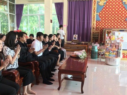 Gia đình làm lễ tưởng nhớ Á hậu Thái Lan chết vì tai nạn máy bay - ảnh 1