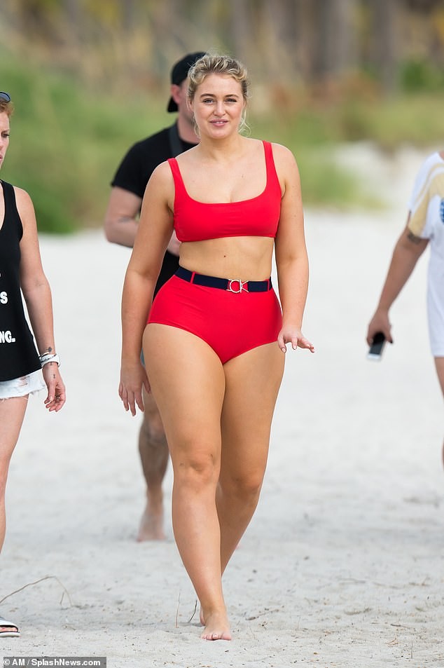 Người mẫu ngoại cỡ Iskra Lawrence chụp hình nóng bỏng với loạt bikini - ảnh 10