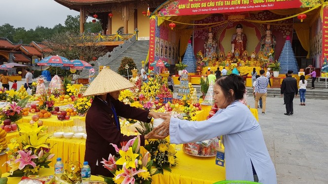 Rằm tháng Giêng, lò đốt vàng mã nguội lạnh tại nhiều chùa Quảng Ninh - ảnh 7