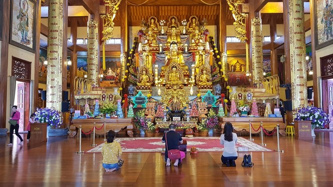 Rằm tháng Giêng, lò đốt vàng mã nguội lạnh tại nhiều chùa Quảng Ninh - ảnh 8
