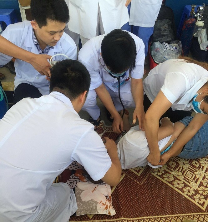 Nghi bị ngộ độc khí, hàng loạt công nhân cấp cứu khẩn cấp - ảnh 6