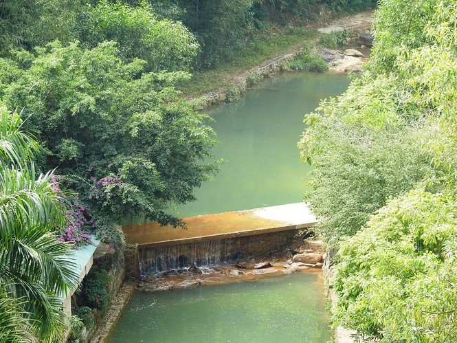 Ngăn suối, dựng nhà làm khu du lịch trái phép: Sẽ tháo dỡ công trình vi phạm - ảnh 5