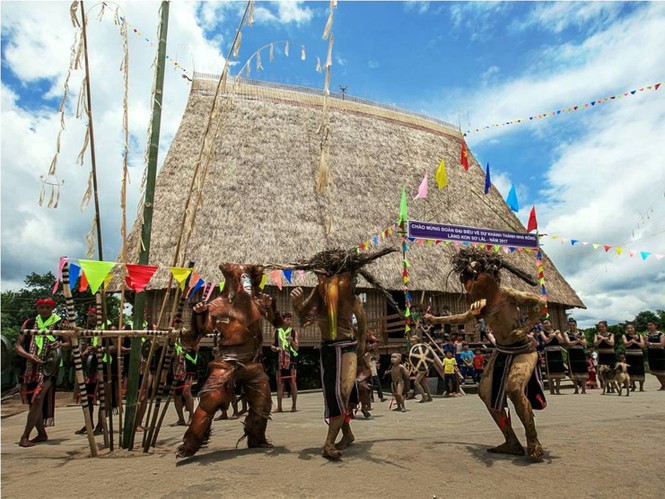 Nhiều hoạt động văn hoá, lễ hội sẽ được phục dựng tại Festival văn hoá cồng chiêng Tây Nguyên 2018. Ảnh: Nhiếp ảnh gia Nguyễn Linh Vinh Quốc