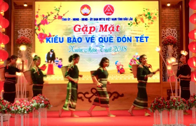 Đắk Lắk gặp mặt hơn 100 kiều bào về quê đón Tết - ảnh 6