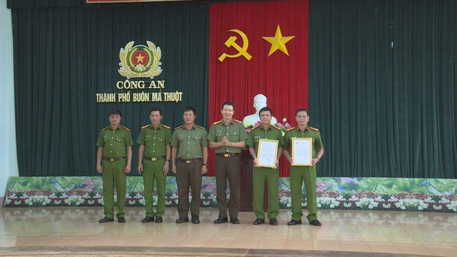 Khởi tố đối tượng ngáo đá bắt giữ con tin - ảnh 1