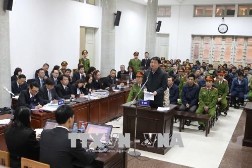Ông Đinh La Thăng tự bào chữa, xin nhận trách nhiệm cho cấp dưới - ảnh 1
