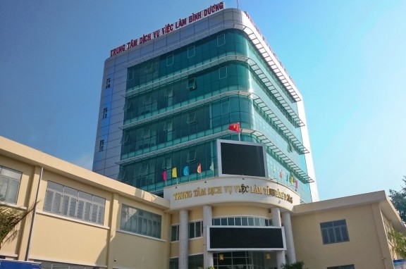 Hàng ngàn người chờ nhiều tháng chưa nhận được trợ cấp thất nghiệp - ảnh 1